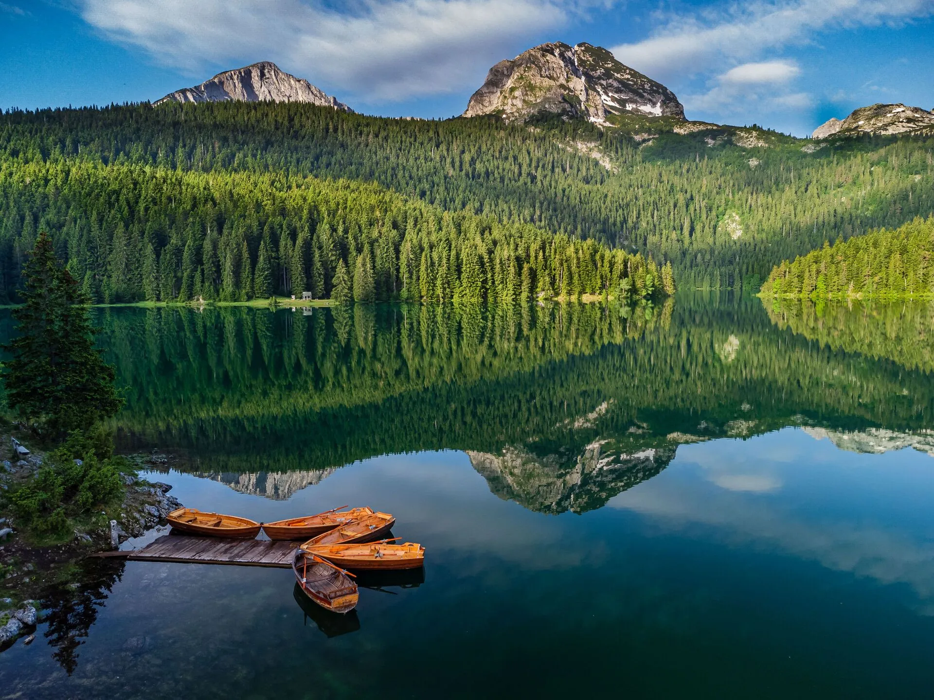 Black Lake (Crno jezero) reflecting the Durmitor mountains, Žabljak, Montenegro